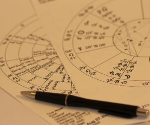 Qual signo combina com Escorpião para amizade?