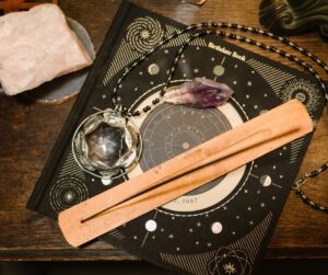 Qual signo combina com Leão nos negócios?